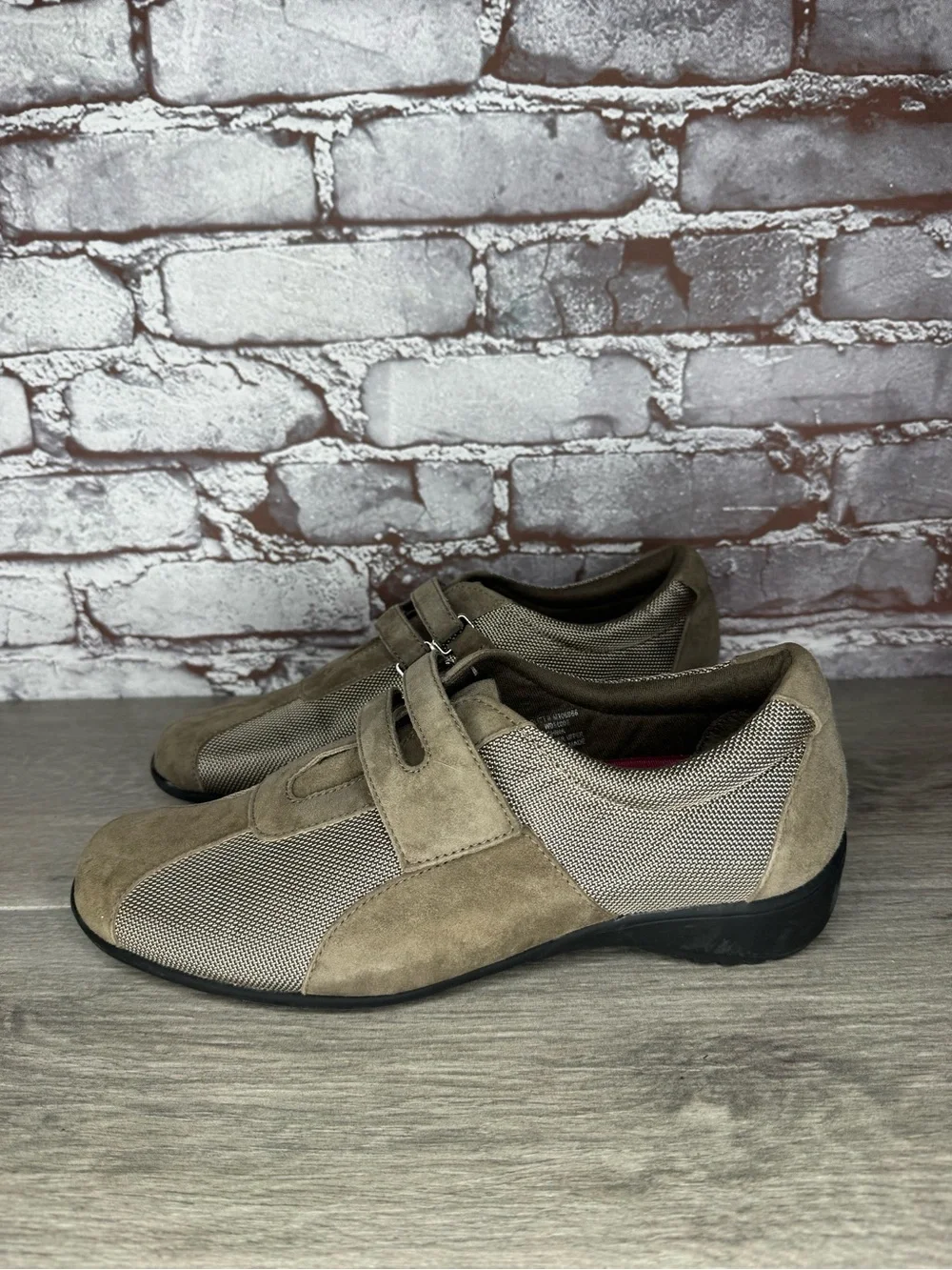 Munro American Sport Tan Brown Leather Adjustable Loafers Shoes Women Sz 8.5M US